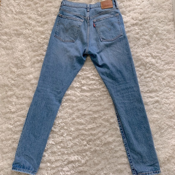 Levi’s 501’s in Light Blue - Picture 3 of 4